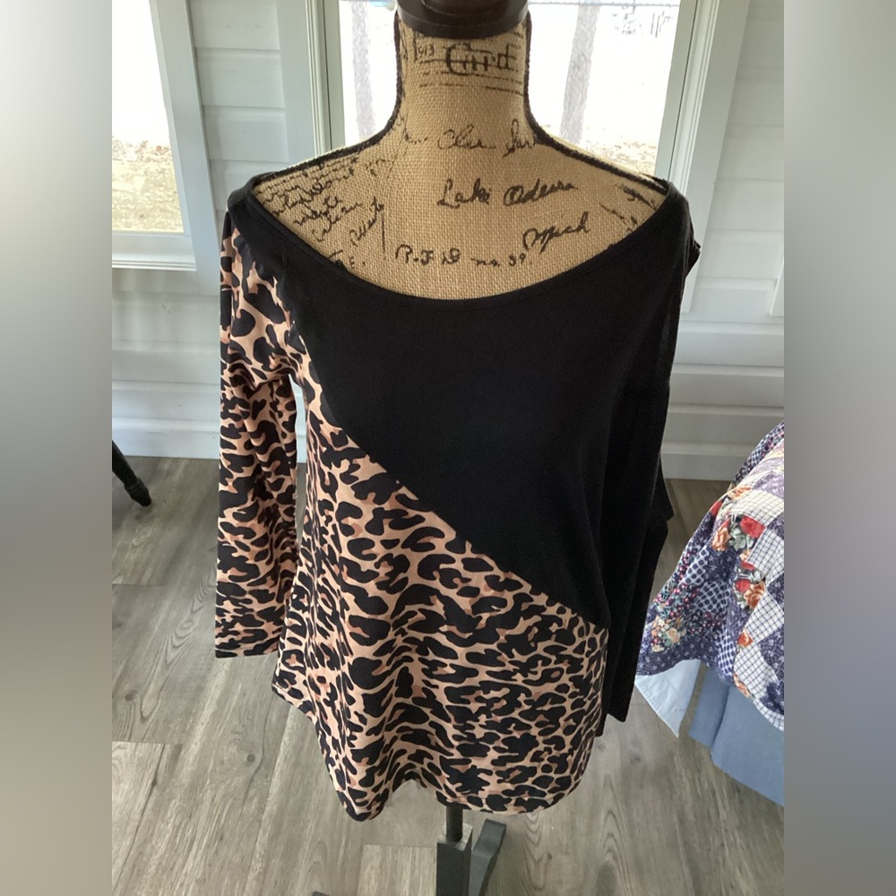 SHEIN Black and Tan Leopard Print Colorblock Top